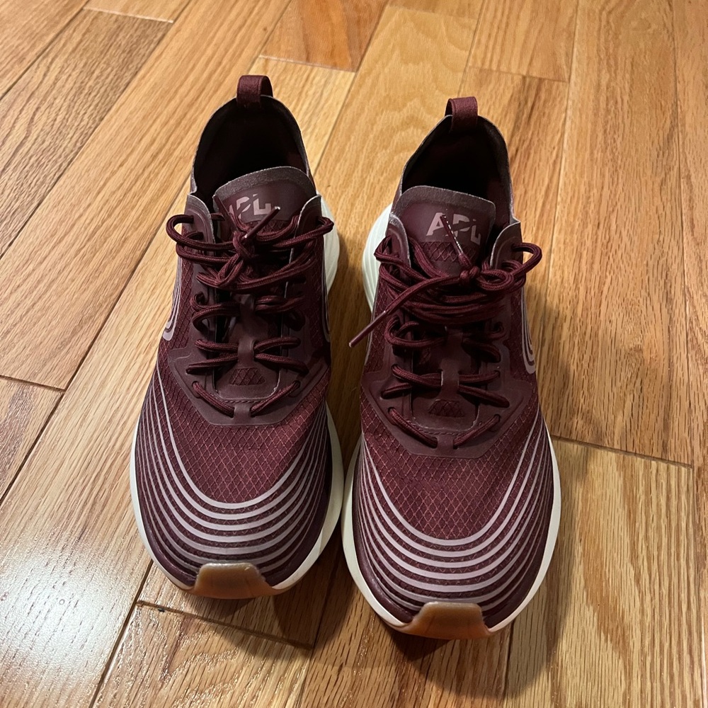 APL, Women's Streamline Athletic Shoe,Burgundy/Beachwood/Gum,Size 6.5